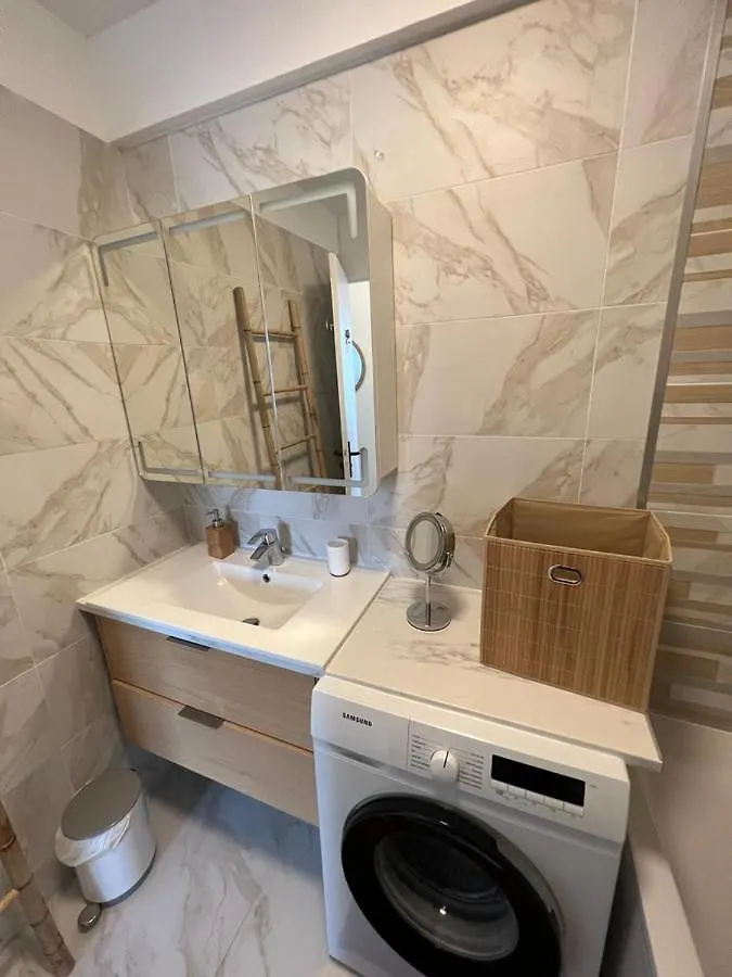 Marseille, Bel Et Spacieux Appartement De 60M² 0*, Marseille France